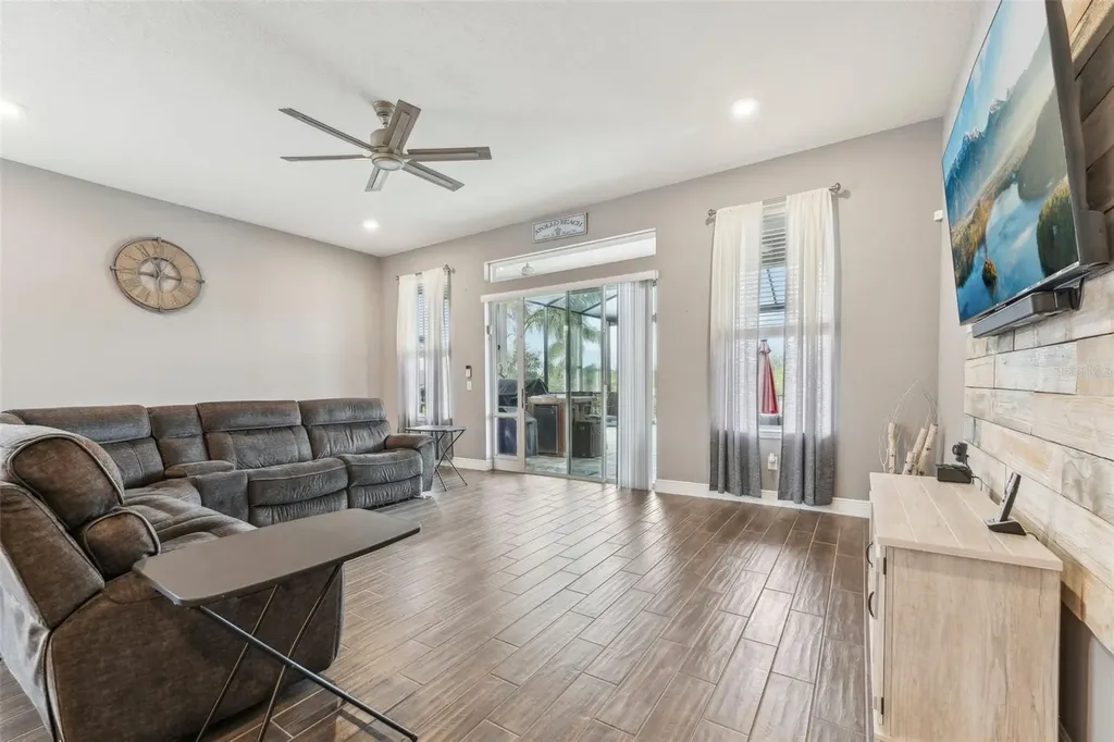 6028 Milestone Drive Apollo Beach FL 33572