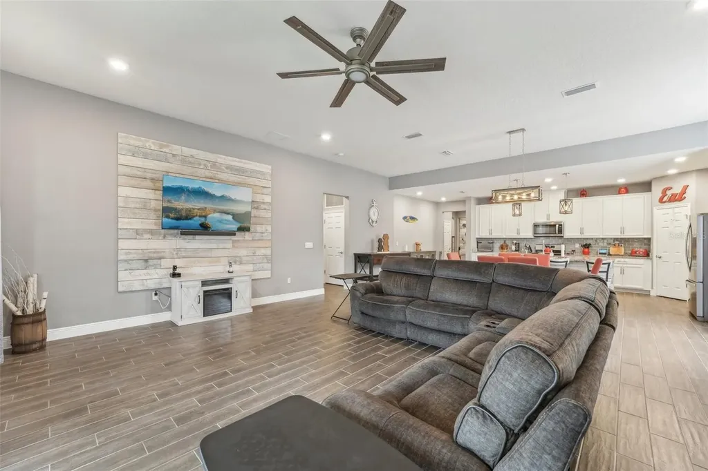 6028 Milestone Drive Apollo Beach FL 33572