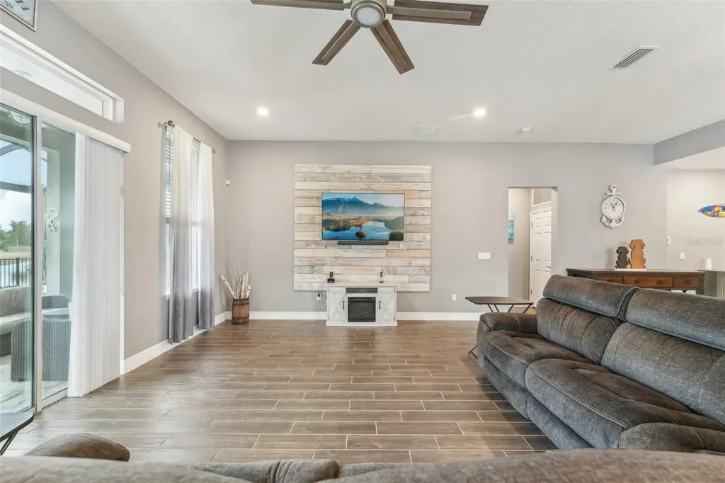 6028 Milestone Drive Apollo Beach FL 33572