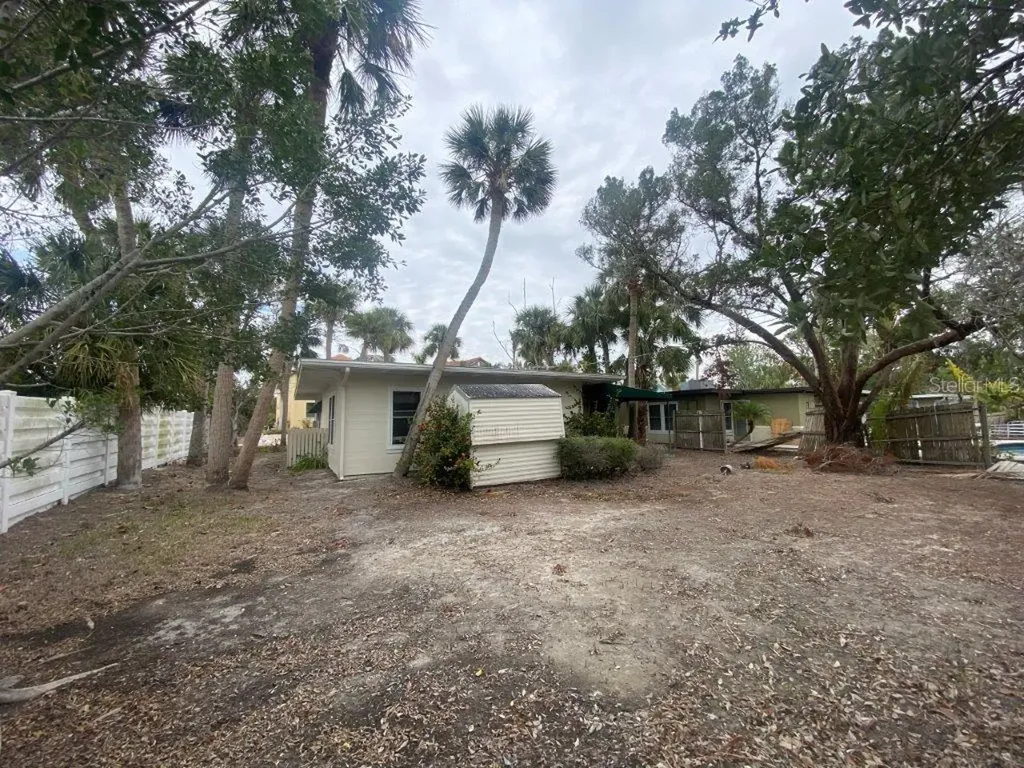 175 Island Circle Sarasota FL 34242