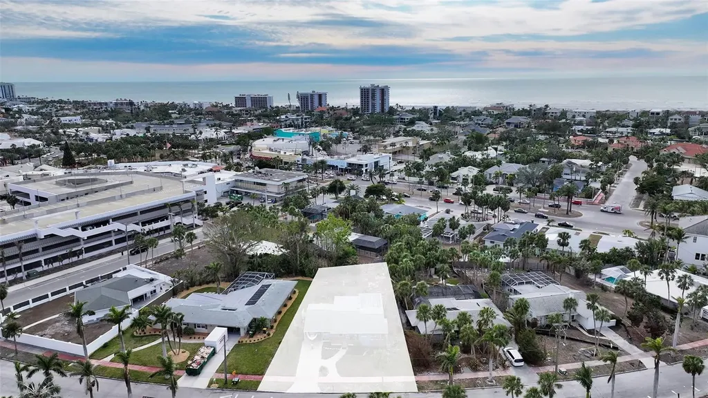 141 N Adams Drive Sarasota FL 34236