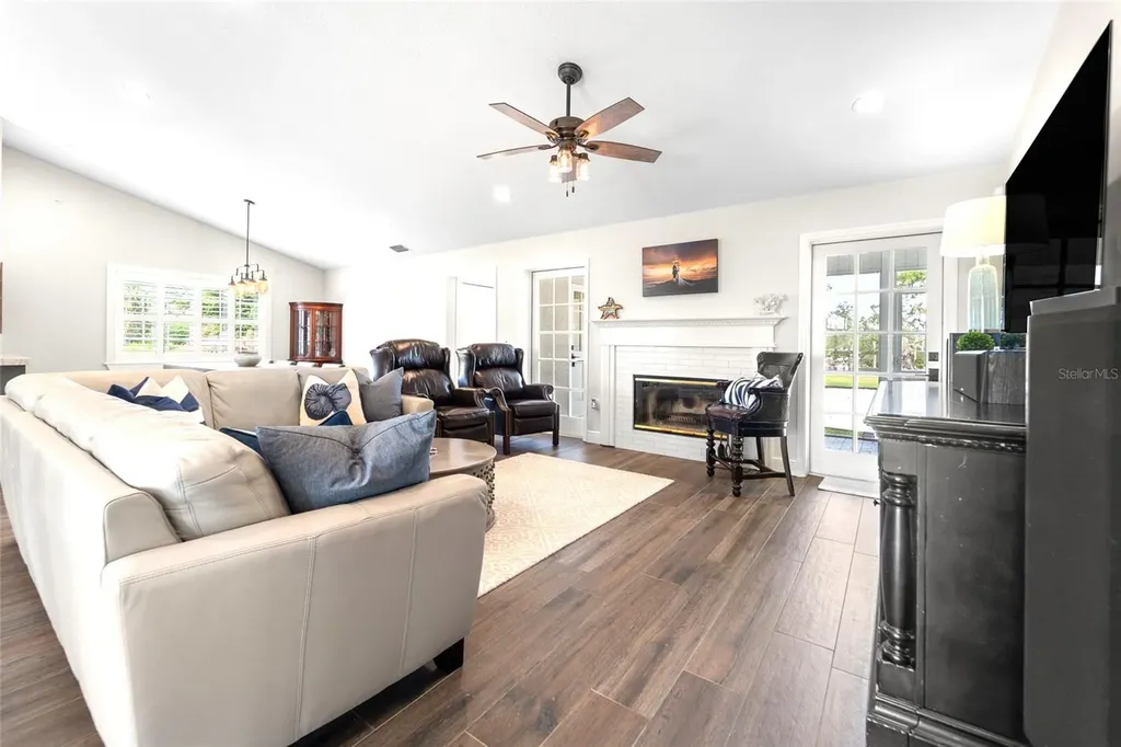 724 Bayshore Drive Terra Ceia FL 34250