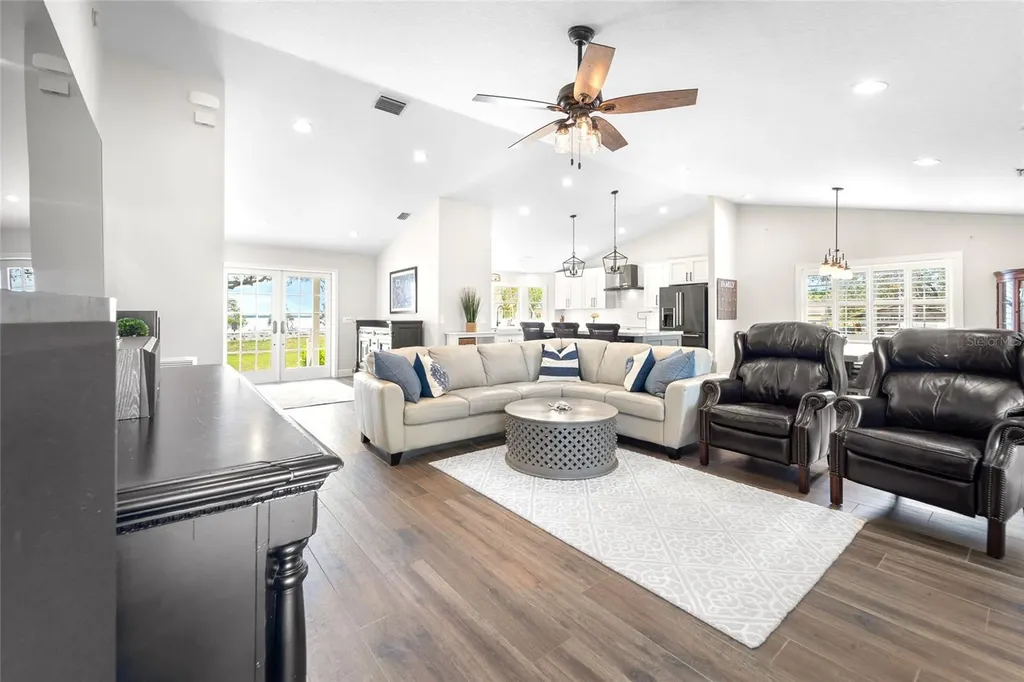 724 Bayshore Drive Terra Ceia FL 34250