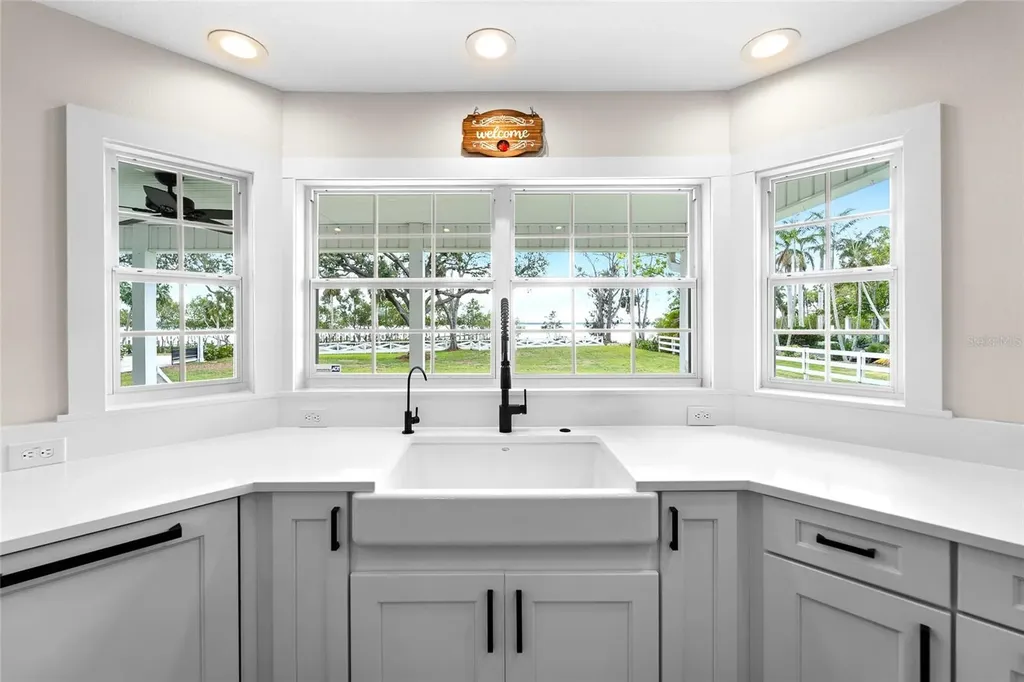 724 Bayshore Drive Terra Ceia FL 34250