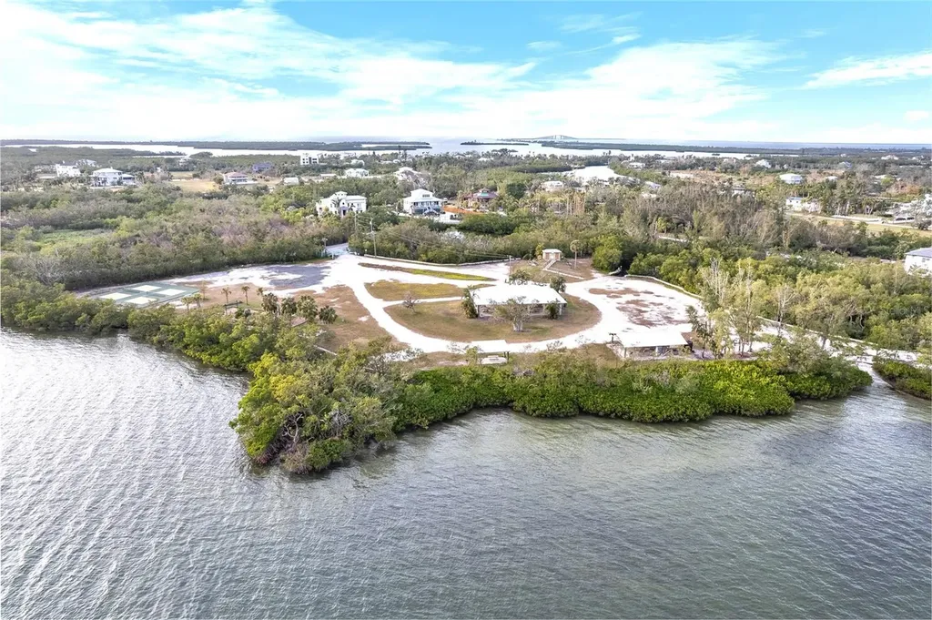 724 Bayshore Drive Terra Ceia FL 34250