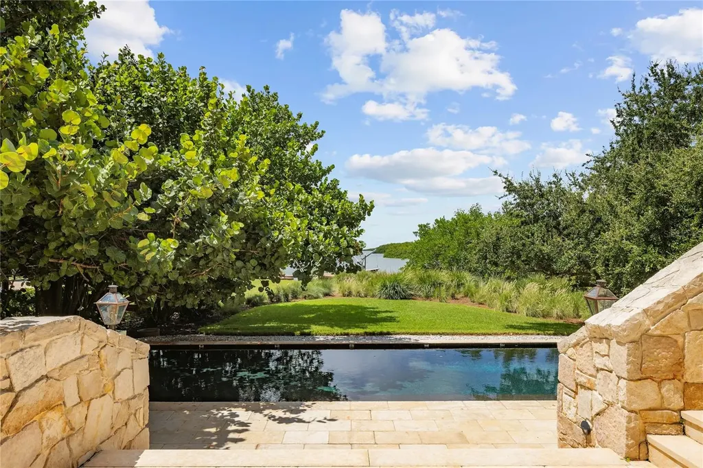 1571 Oceanview Drive St Petersburg FL 33715