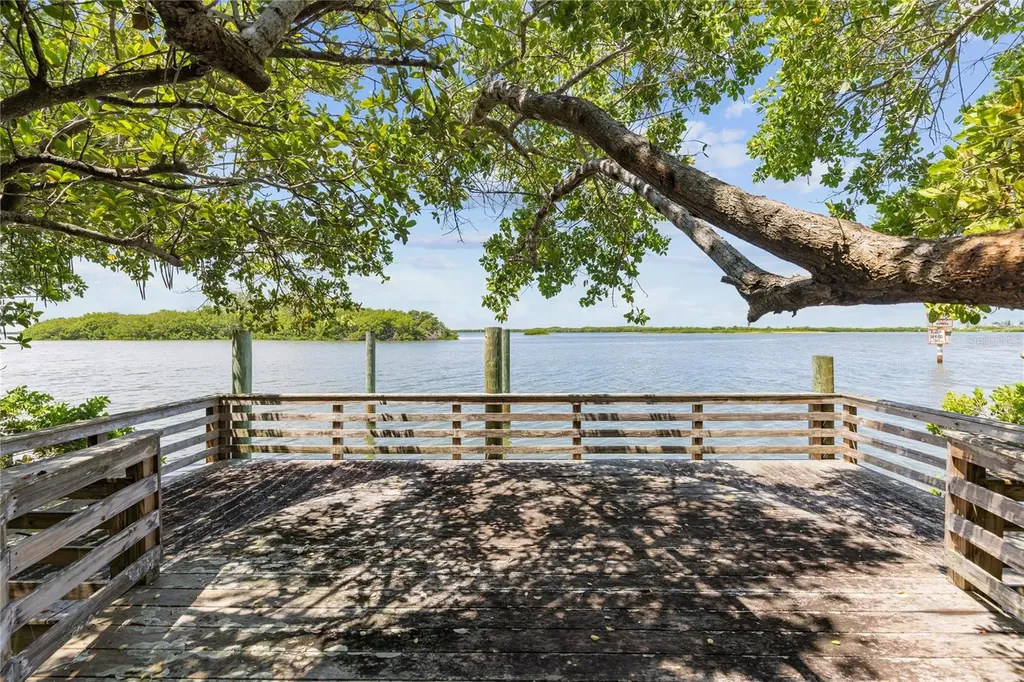 1571 Oceanview Drive St Petersburg FL 33715