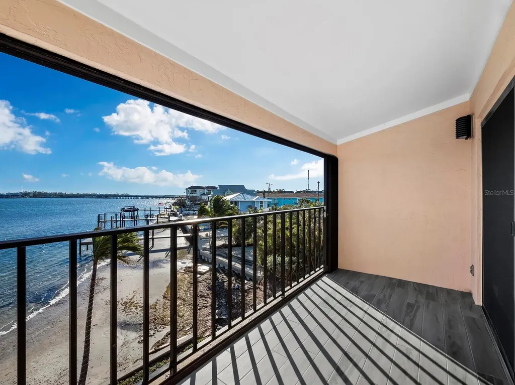 117 10th Street N Bradenton Beach FL 34217