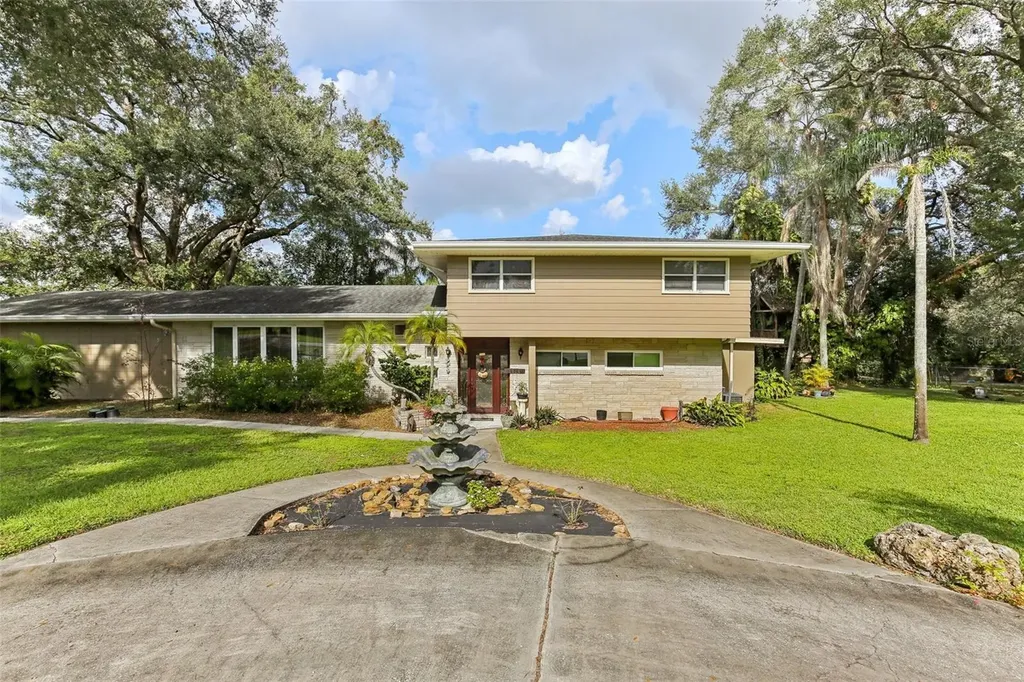 1614 King James Court Lakeland FL 33813