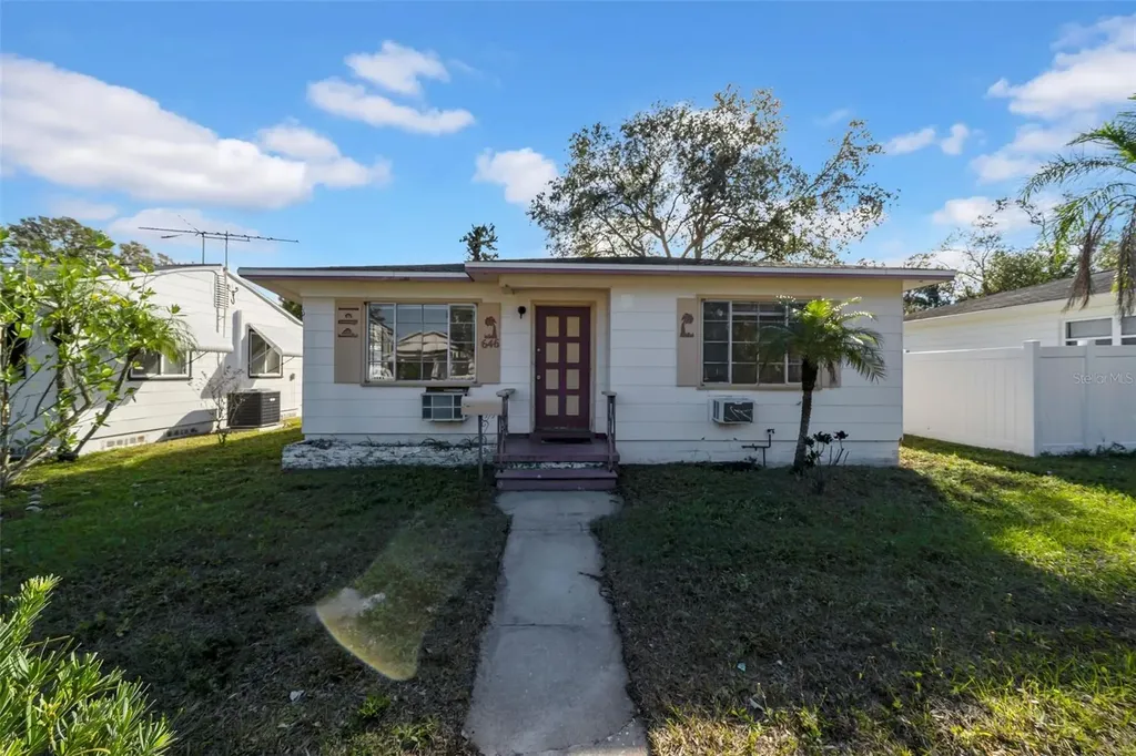 646 38th Avenue N St Petersburg FL 33704