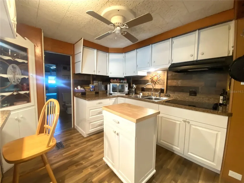 2307 New York Avenue Bradenton FL 34207