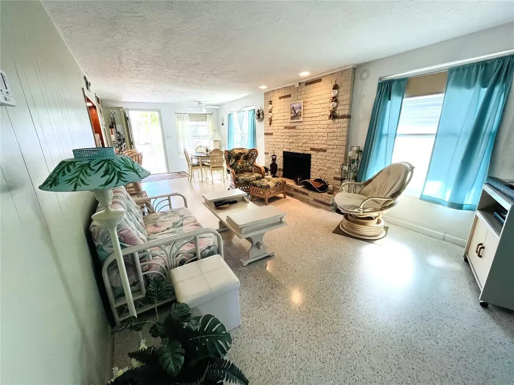 2307 New York Avenue Bradenton FL 34207