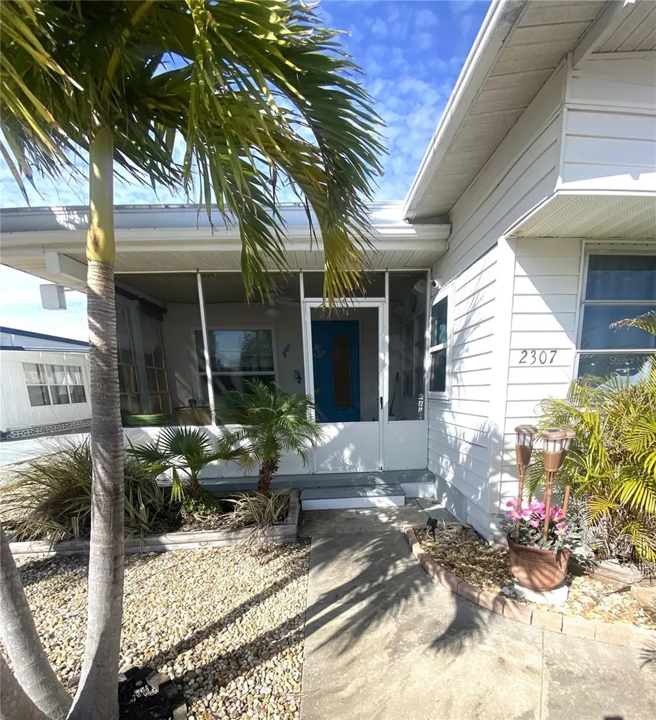 2307 New York Avenue Bradenton FL 34207