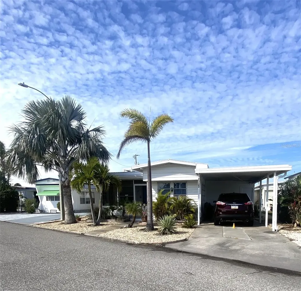 2307 New York Avenue Bradenton FL 34207