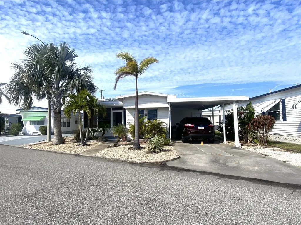 2307 New York Avenue Bradenton FL 34207