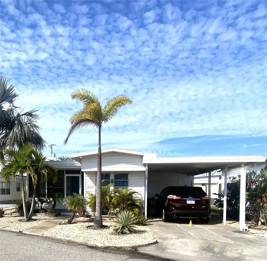 2307 New York Avenue Bradenton FL 34207