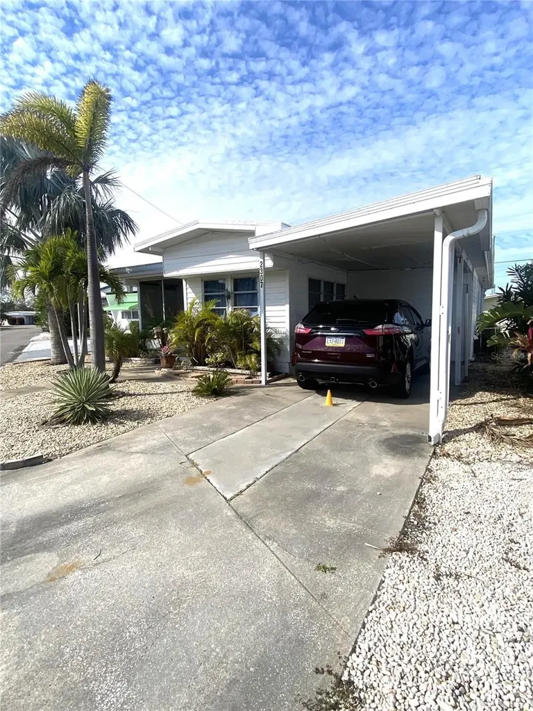 2307 New York Avenue Bradenton FL 34207