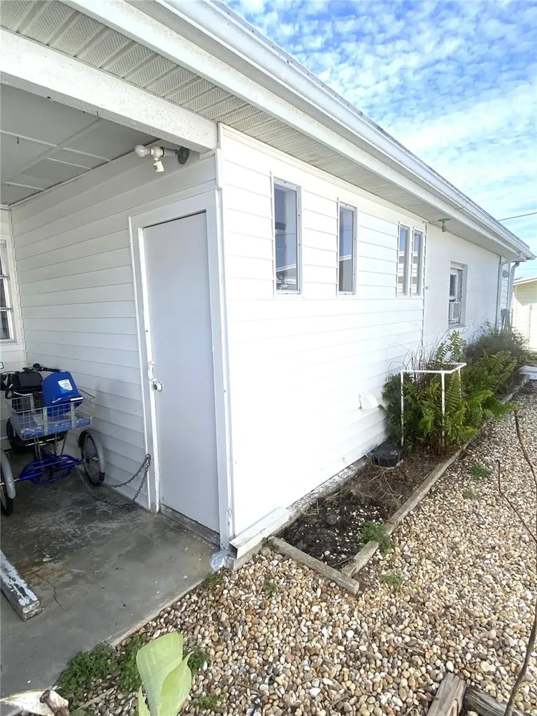 2307 New York Avenue Bradenton FL 34207