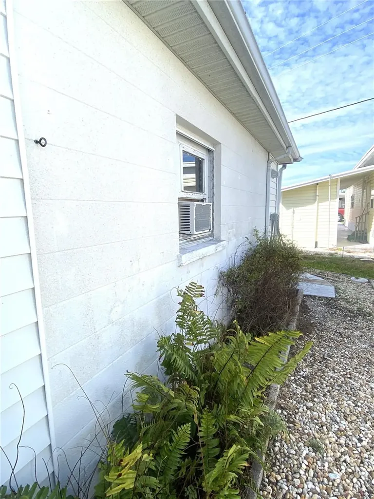 2307 New York Avenue Bradenton FL 34207