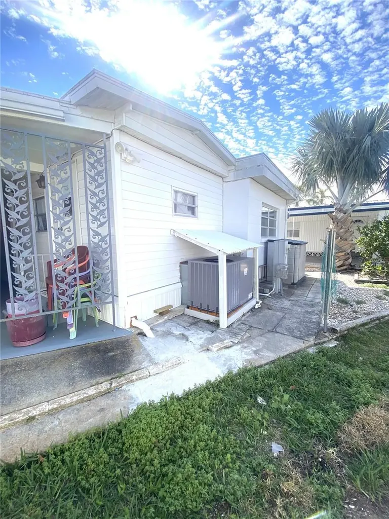 2307 New York Avenue Bradenton FL 34207