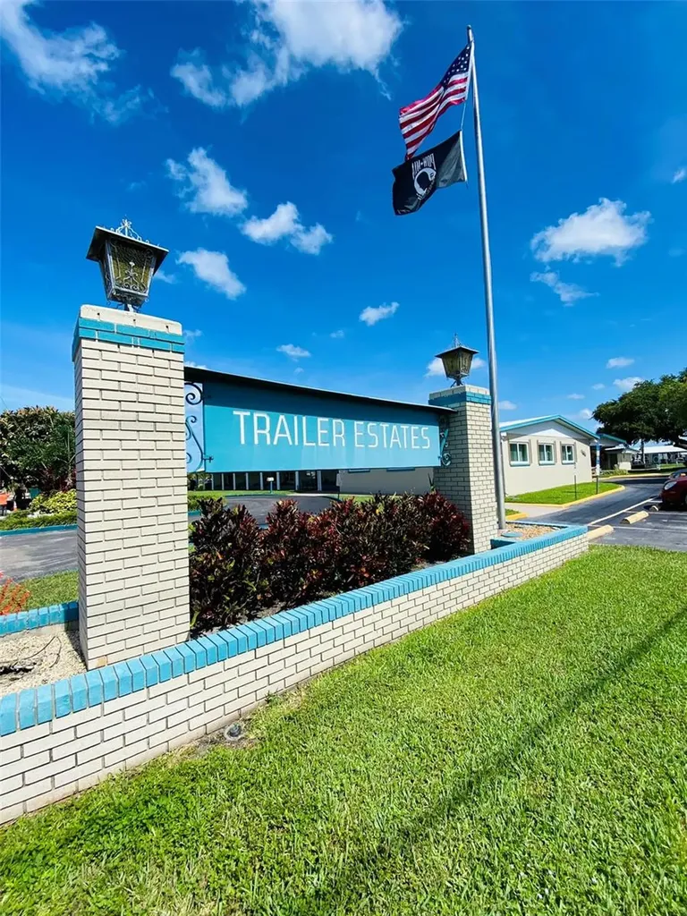 2307 New York Avenue Bradenton FL 34207