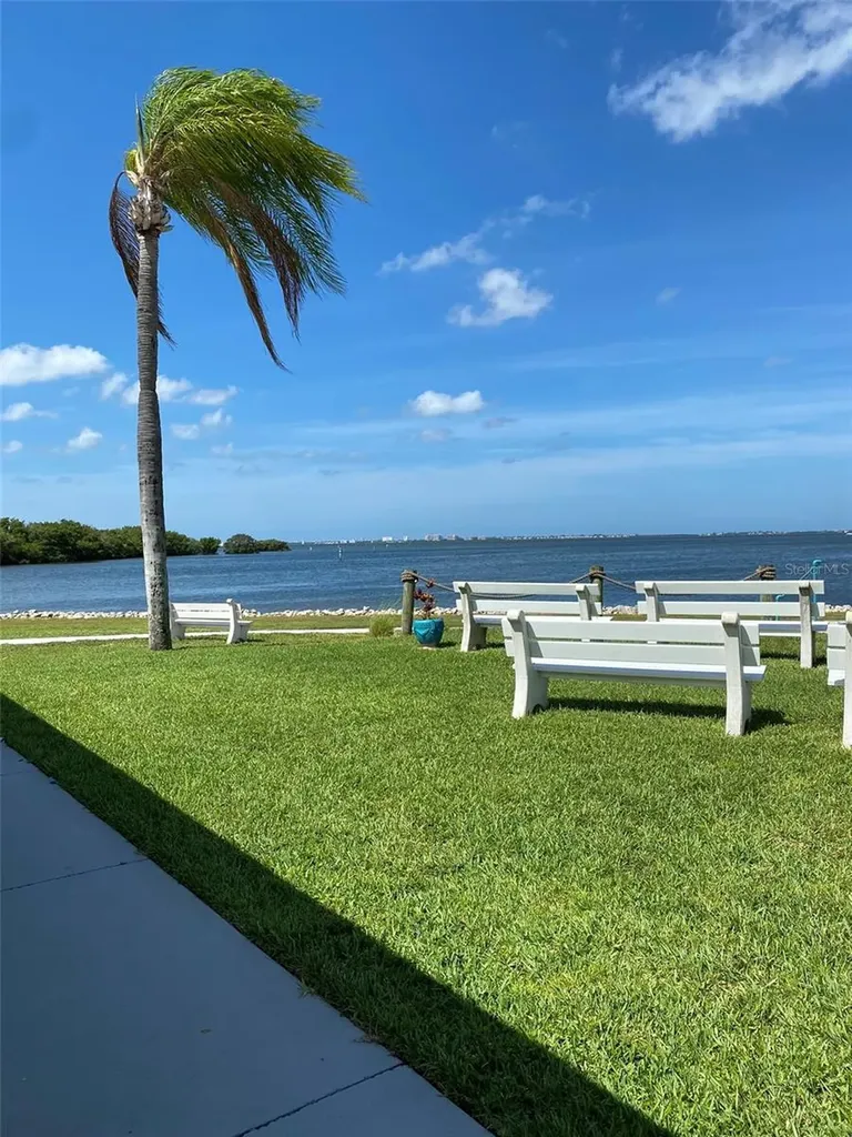 2307 New York Avenue Bradenton FL 34207