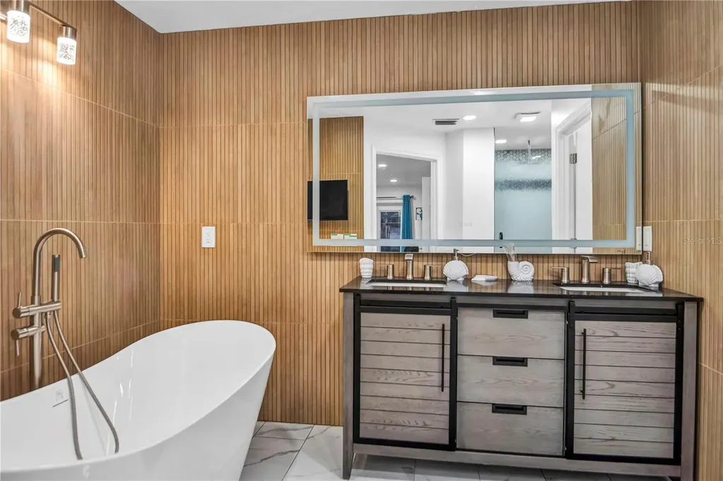 31 Lands End Lane Sarasota FL 34242