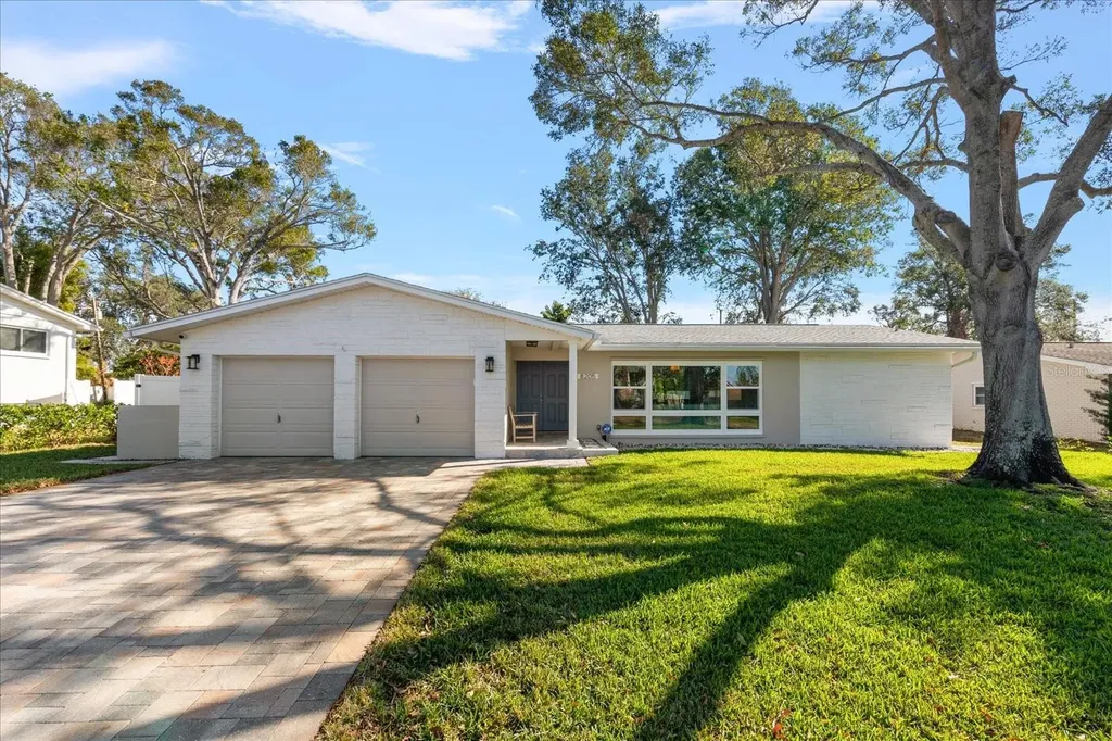 8205 Forest Circle Seminole FL 33776