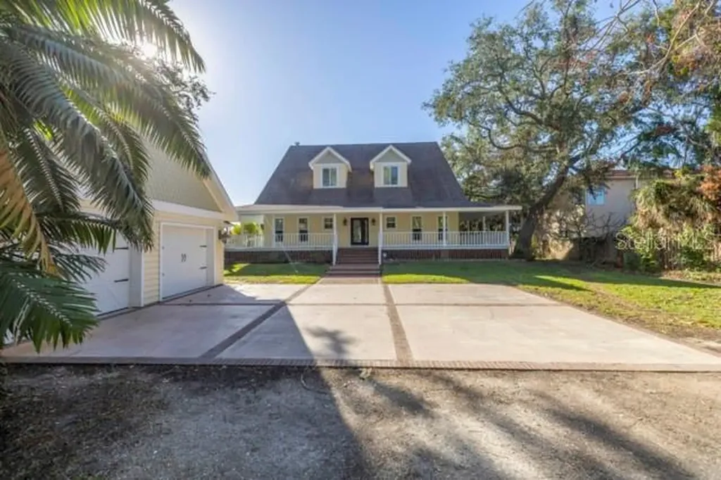 7172 Dr Martin Luther King Jr Street S St Petersburg FL 33705
