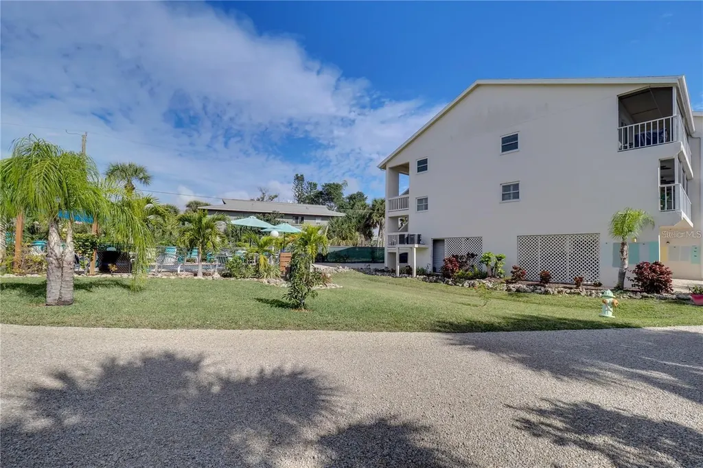 5031 N Beach Road Englewood FL 34223