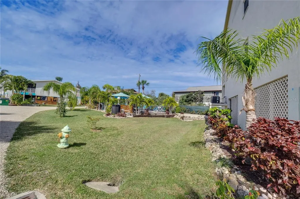 5031 N Beach Road Englewood FL 34223