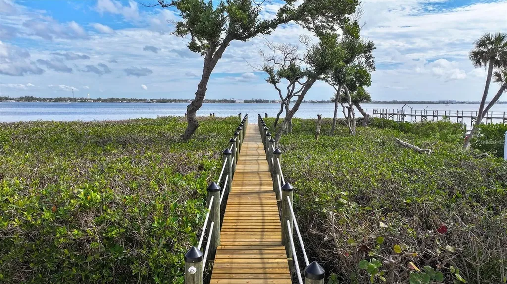 5031 N Beach Road Englewood FL 34223