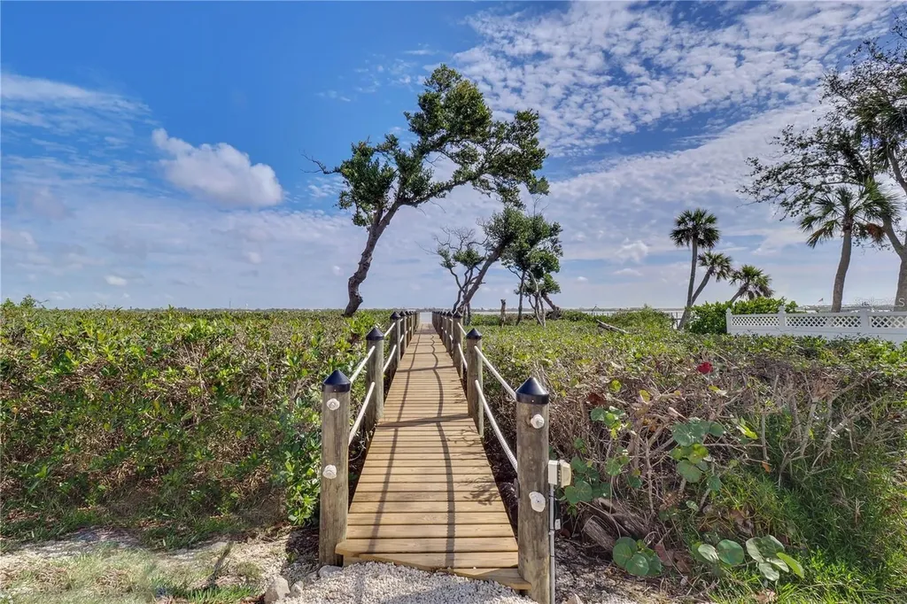 5031 N Beach Road Englewood FL 34223