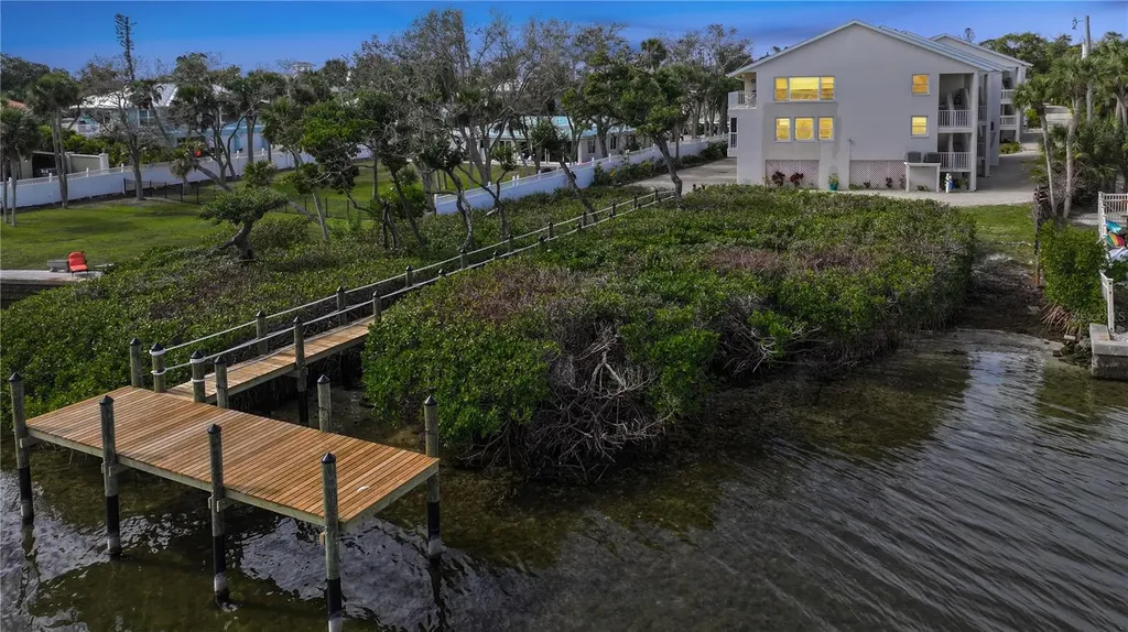 5031 N Beach Road Englewood FL 34223