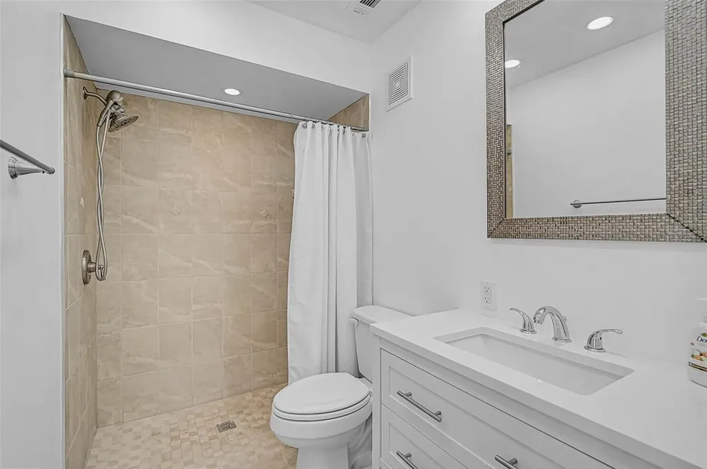 800 S Boulevard Of Presidents Sarasota FL 34236