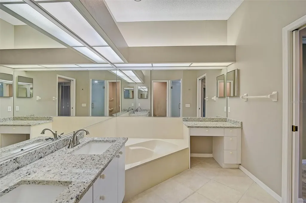 7146 Lakeside Drive Sarasota FL 34243