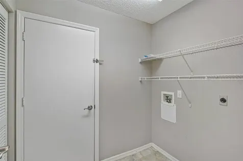 7146 Lakeside Drive Sarasota FL 34243