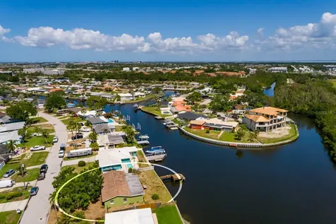 9439 Sun Isle Drive NE St Petersburg FL 33702