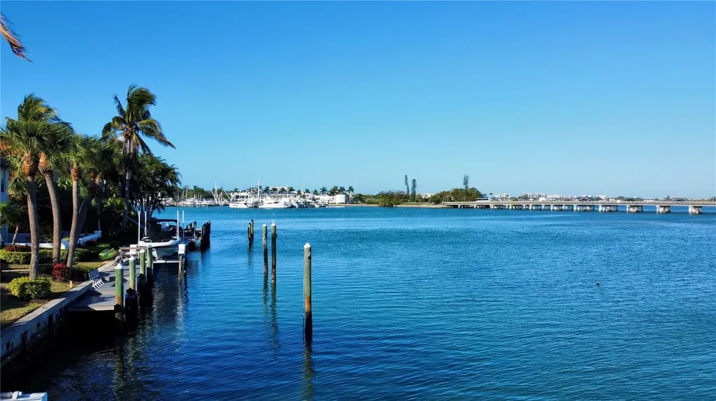 109 N Warbler Lane Sarasota FL 34236