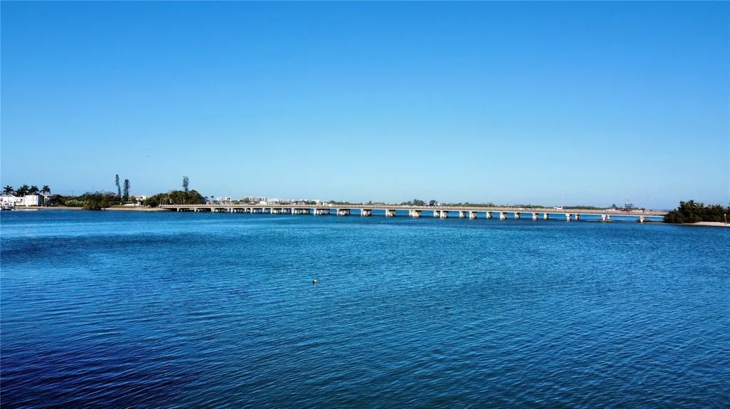 109 N Warbler Lane Sarasota FL 34236