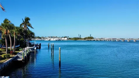 109 N Warbler Lane Sarasota FL 34236