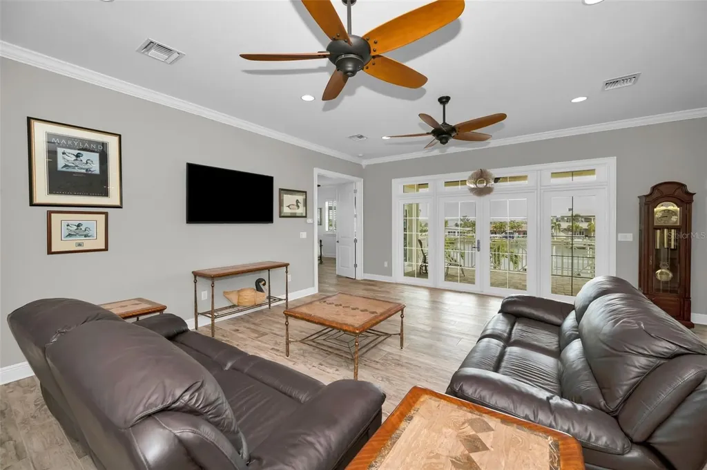11325 5th Street E Treasure Island FL 33706