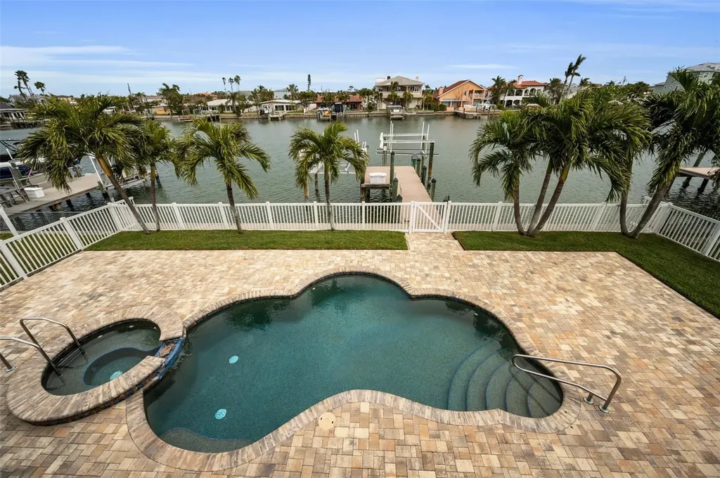 11325 5th Street E Treasure Island FL 33706