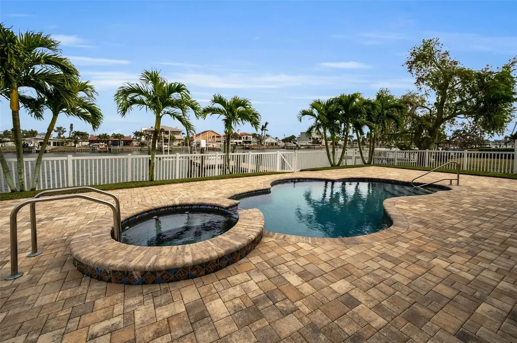 11325 5th Street E Treasure Island FL 33706