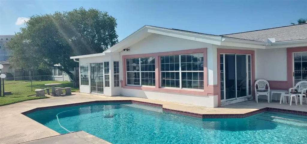 11185 5th Street E Treasure Island FL 33706