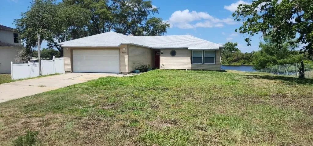 2700 Hoover Drive Deltona FL 32738