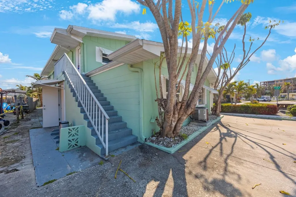 11485 2nd Street E Treasure Island FL 33706