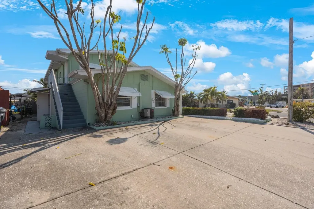 11485 2nd Street E Treasure Island FL 33706