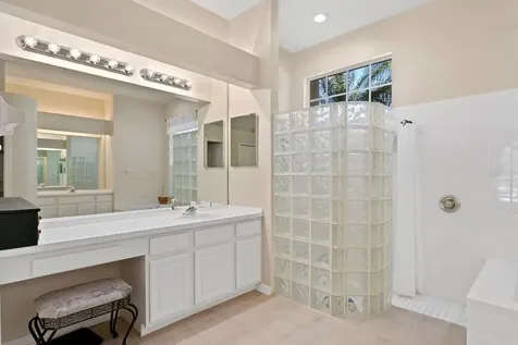 8205 Prairie Ridge Way Tampa FL 33647