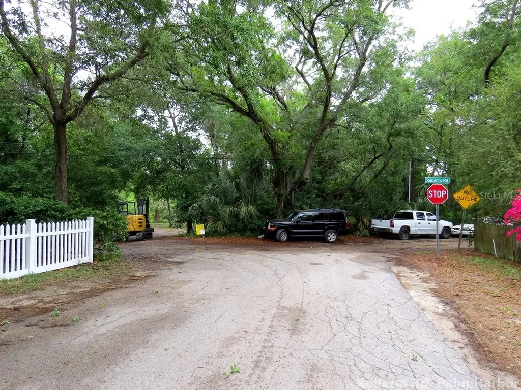Roberts Road Palm Harbor FL 34683